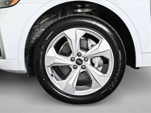 Used 2023 Audi Q5 2.0T Premium Plus w/ Premium Plus Package AWD/4WD image 25