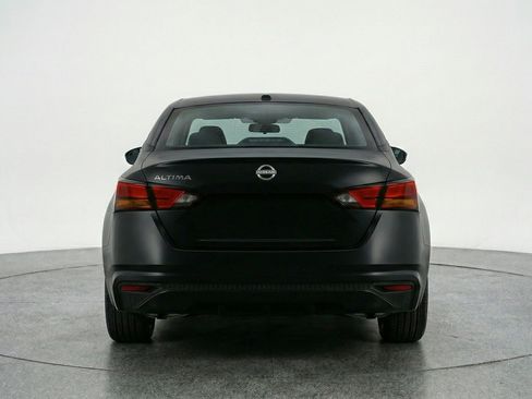 Used 2025 Nissan Altima 2.5 SV FWD image 7