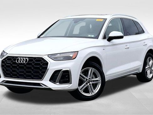 Certified 2023 Audi Q5 e Premium w/ Convenience Package image 2