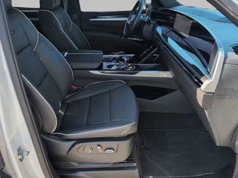 Used 2025 Cadillac Escalade Premium Luxury w/ Touring Package image 13
