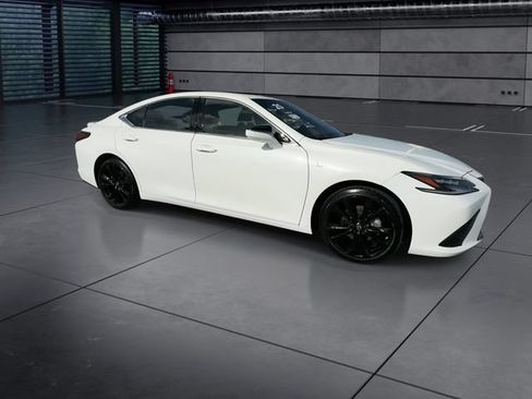 Used 2025 Lexus ES 350 F Sport w/ Accessory Package (Z2) FWD image 2