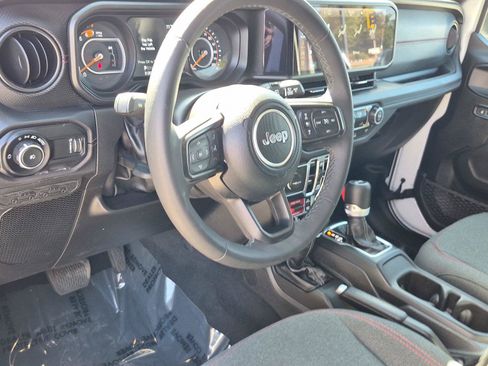 Certified 2025 Jeep Wrangler Unlimited Rubicon AWD/4WD image 22