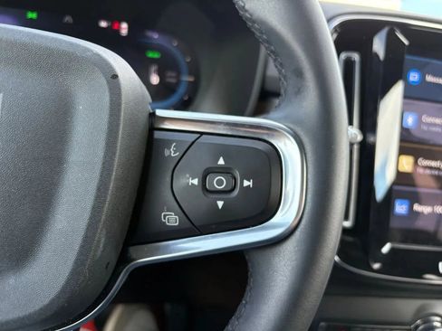 Used 2023 Volvo XC40 Recharge Plus image 27