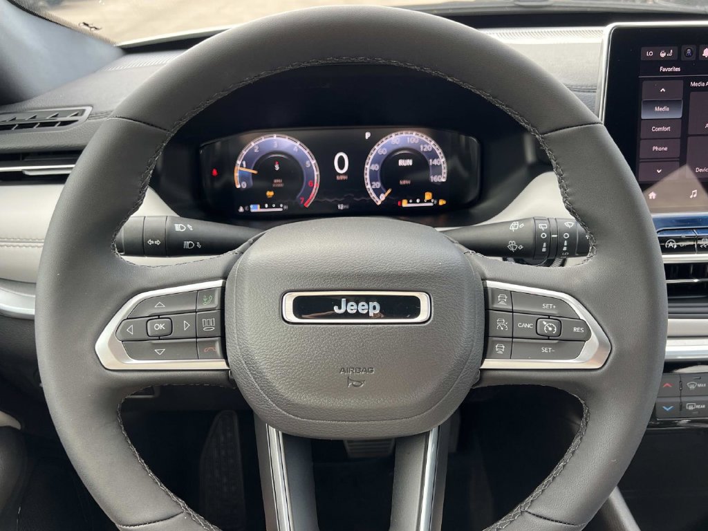 Used 2026 Jeep Compass Limited AWD/4WD image 19