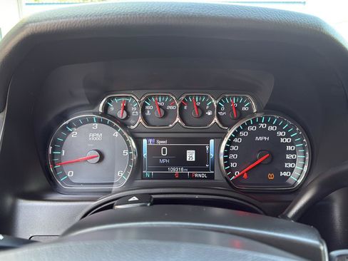 Used 2019 Chevrolet Suburban LT AWD/4WD image 15