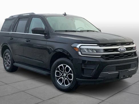 Used 2024 Ford Expedition XLT image 2