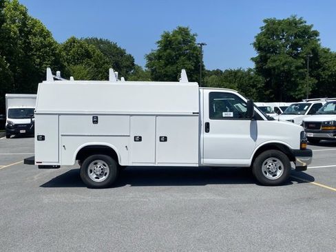 New 2025 Chevrolet Express 3500 w/ Power Convenience Package image 10