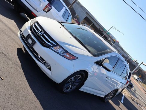 Used 2016 Honda Odyssey Touring Elite image 3