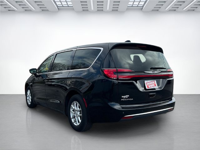 Used 2025 Chrysler Pacifica Select FWD image 6