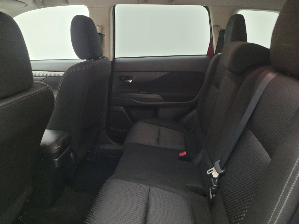 Used 2016 Mitsubishi Outlander SE AWD/4WD image 18