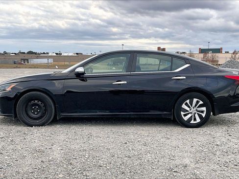 Used 2024 Nissan Altima 2.5 S image 6