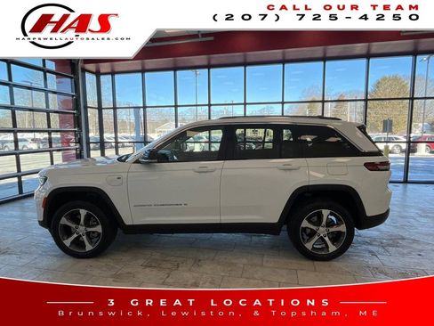 Used 2023 Jeep Grand Cherokee 4WD 4xe image 2