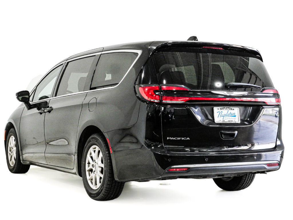 Used 2024 Chrysler Pacifica Touring-L FWD image 8