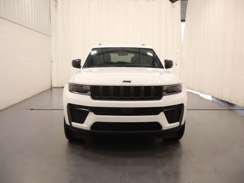 New 2026 Jeep Grand Cherokee Altitude AWD/4WD image 3