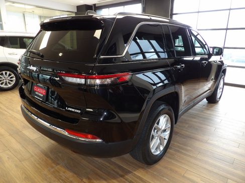 Used 2024 Jeep Grand Cherokee Laredo X w/ Luxury Tech Group I image 6