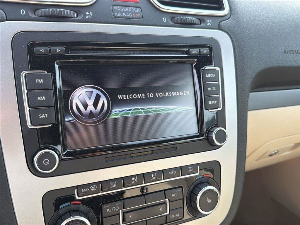 Used 2010 Volkswagen Eos Komfort FWD image 4
