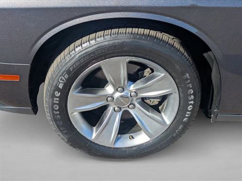 Used 2015 Dodge Challenger SXT image 22