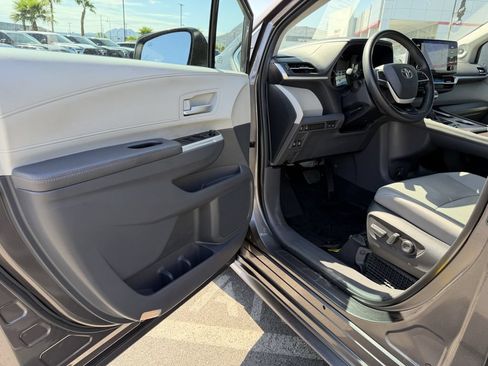 Certified 2024 Toyota Sienna XLE w/ XLE Plus Package FWD image 5