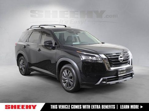 Certified 2024 Nissan Pathfinder SV AWD/4WD image 1