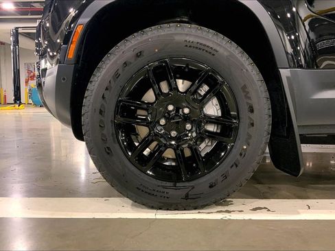 New 2026 Land Rover Defender 110 S image 11