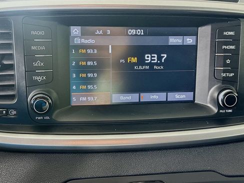 Used 2020 Kia Sorento LX FWD image 14