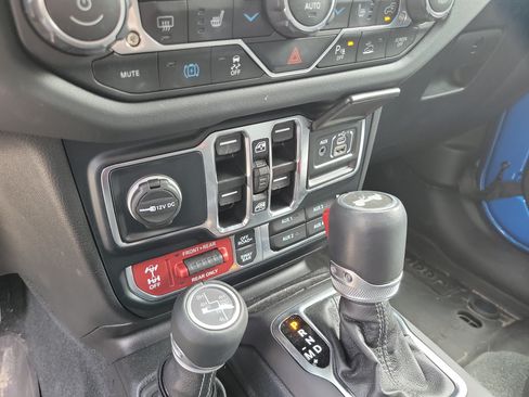 Used 2025 RAM 1500 Limited AWD/4WD image 18