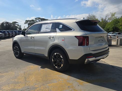 New 2026 Kia Sorento S w/ S Panoramic Sunroof Package FWD image 6