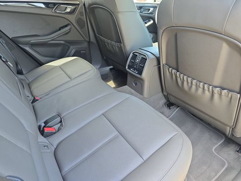 Used 2025 Porsche Macan AWD/4WD image 26