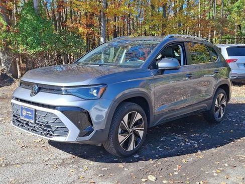 Certified 2025 Volkswagen Taos SE w/ Panoramic Sunroof Package image 5