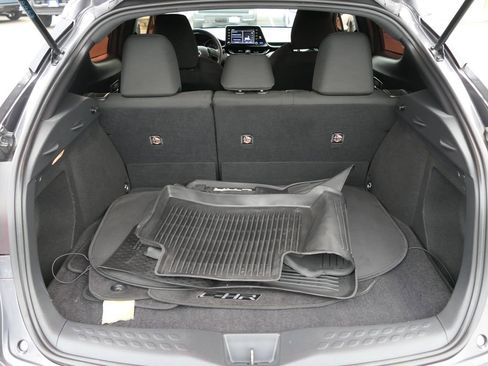 Used 2019 Toyota C-HR LE image 22