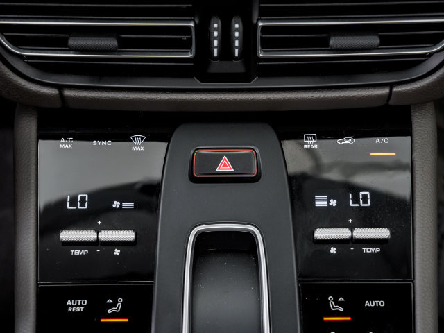 Certified 2026 Porsche Macan AWD/4WD image 17