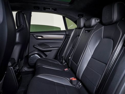 Certified 2025 Porsche Macan Turbo Electric image 17