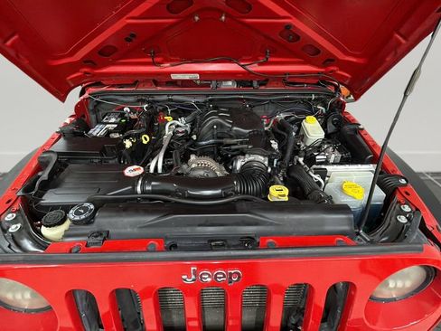 Used 2014 Jeep Wrangler Unlimited Sahara w/ Max Tow Package AWD/4WD image 17