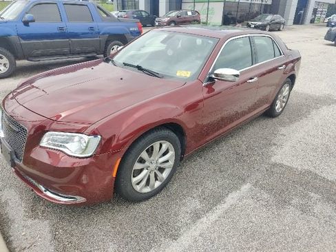 Used 2020 Chrysler 300 Limited AWD/4WD image 6