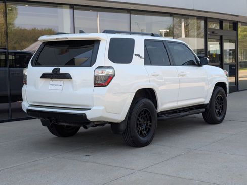Used 2022 Toyota 4Runner TRD Off-Road image 9