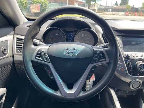 Used 2016 Hyundai Veloster FWD image 5