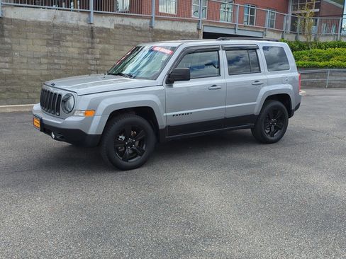 Used 2015 Jeep Patriot Sport w/ Power Value Group AWD/4WD image 3