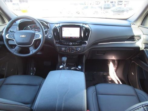 Used 2023 Chevrolet Traverse LT w/ LT Premium Package AWD/4WD image 12