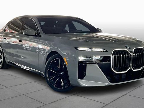 Used 2024 BMW 740i w/ Executive Package image 3