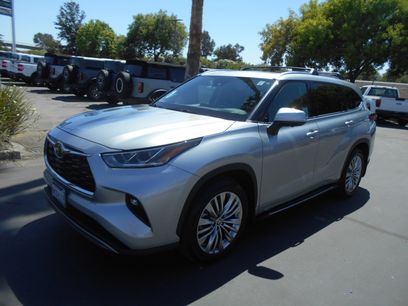 Used 2023 Toyota Highlander AWD