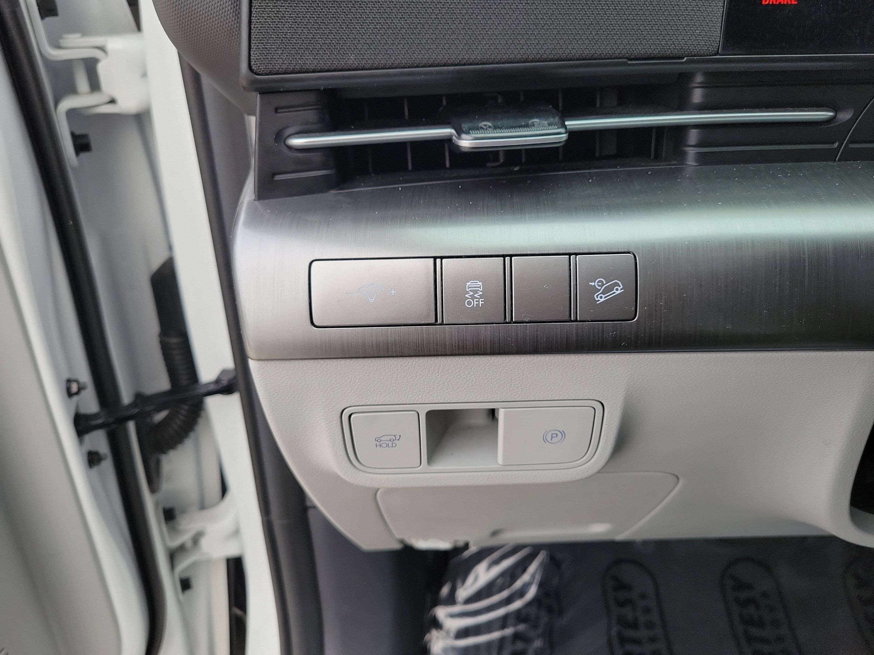 Used 2024 Hyundai Kona Limited FWD image 27