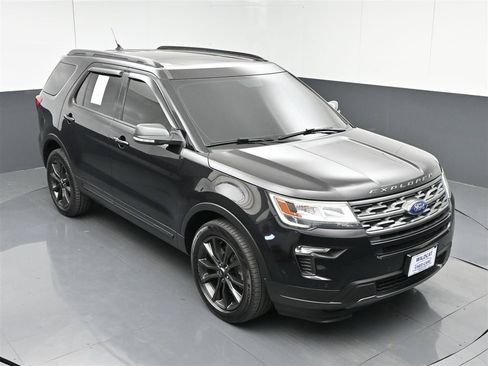 Used 2019 Ford Explorer XLT w/ Equipment Group 202A AWD/4WD image 23
