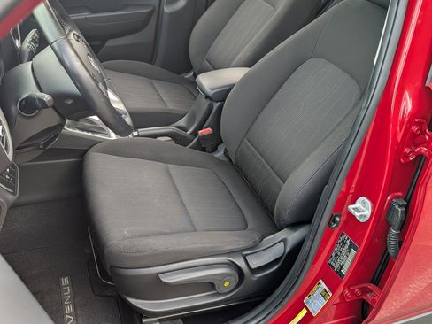 Used 2021 Hyundai Venue SEL w/ Premium Package image 17