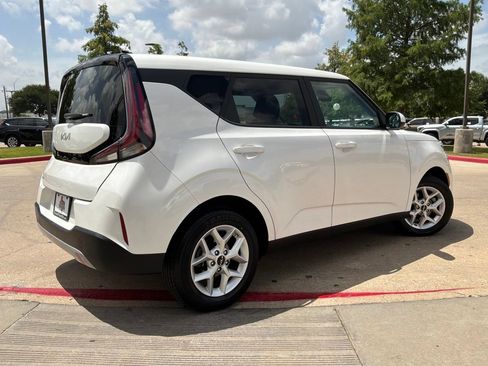 Used 2025 Kia Soul LX w/ LX Technology Package FWD image 6