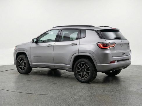 Used 2025 Jeep Compass Trailhawk image 6