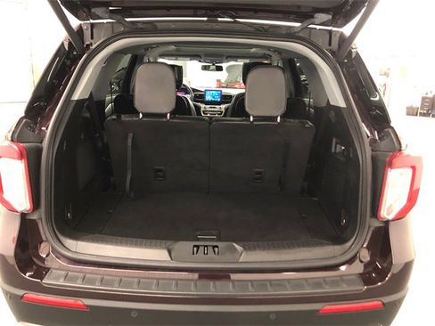 Used 2023 Ford Explorer XLT w/ Equipment Group 202A image 8