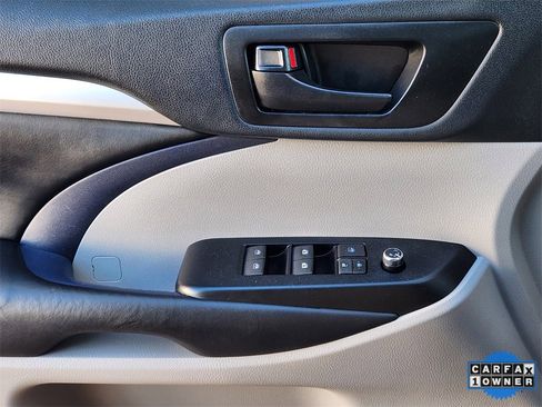 Used 2019 Toyota Highlander LE image 25