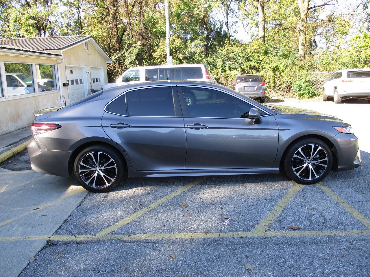 Used 2018 Toyota Camry SE FWD image 10