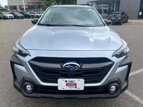 Certified 2025 Subaru Outback Premium AWD/4WD image 2
