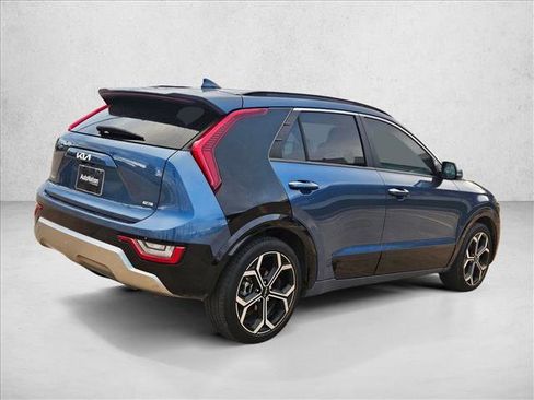 Used 2024 Kia Niro SX Touring image 5